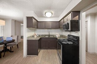5555 Roswell Rd NE in Atlanta, GA - Building Photo