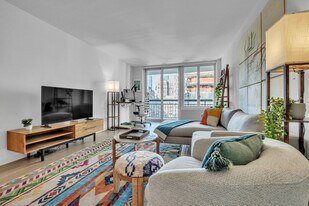 68 W 37th St in New York, NY - Building Photo