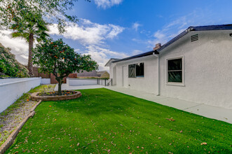 351 Eucalyptus Ave in Vista, CA - Building Photo - Building Photo