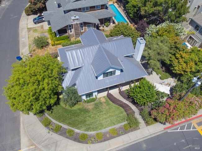 1810 Quail Ct in St Helena, CA - Foto de edificio - Building Photo