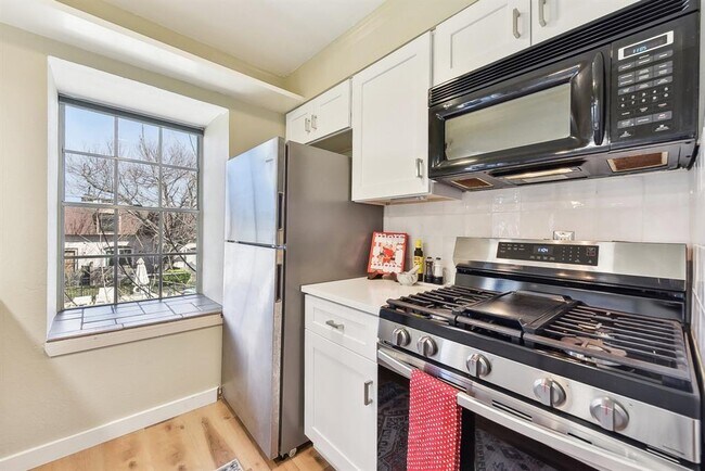 7801 Shoal Creek Blvd in Austin, TX - Foto de edificio - Building Photo