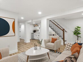 Modern update Petworth rowhouse near Fort in Washington, DC - Foto de edificio - Building Photo