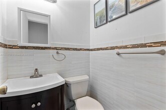7915 Harding Ave in Miami Beach, FL - Building Photo - Building Photo