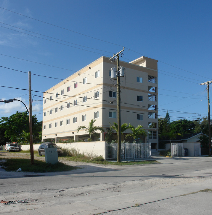 2 NE 65th St in Miami, FL - Building Photo