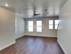 11022 S Trocadero Ave in South Jordan, UT - Foto de edificio - Building Photo