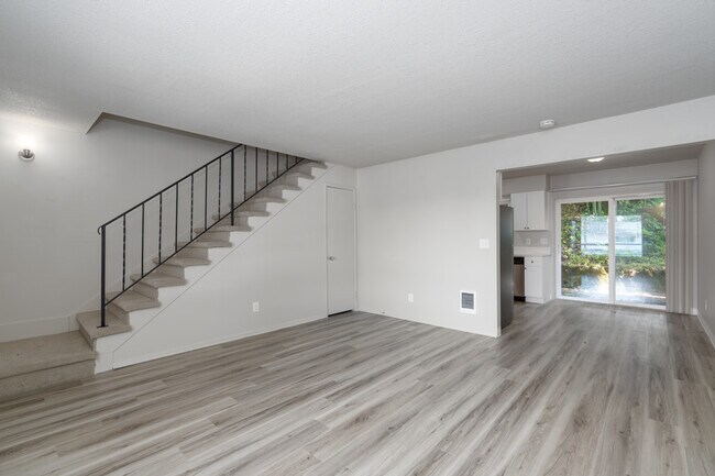 Briarwood Townhomes in Portland, OR - Building Photo - Interior Photo