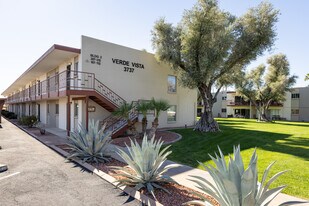 3737 E Turney Ave, Unit 209 in Phoenix, AZ - Building Photo