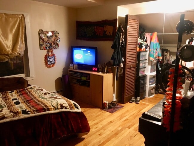 42 Sewall St, Unit 3 in Somerville, MA - Foto de edificio - Building Photo