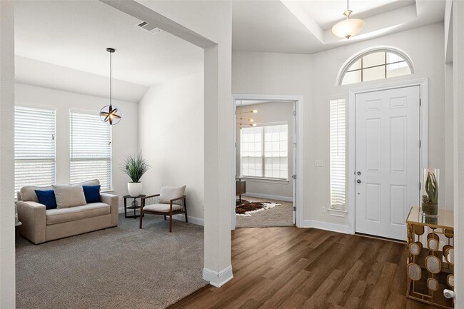 124 Adina Dr in Dripping Springs, TX - Foto de edificio - Building Photo