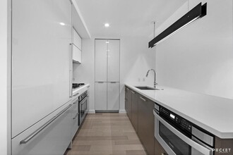 34 N 7th St, Unit 8C in Brooklyn, NY - Building Photo - Building Photo