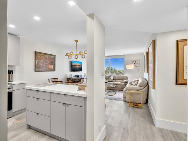 1421 S Ocean Blvd in Pompano Beach, FL - Foto de edificio - Building Photo