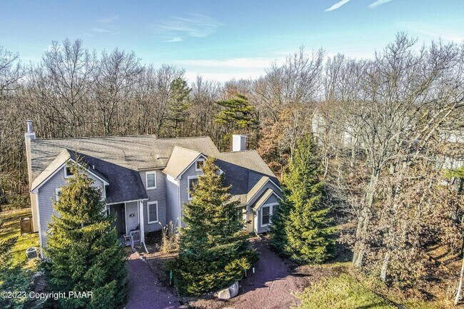 179 Hawthorne Ct in Tannersville, PA - Building Photo - Building Photo