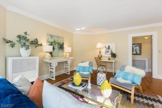 11 Mountain View Pl in Montclair, NJ - Building Photo - Building Photo