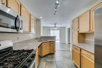 200 Luninborg St in Henderson, NV - Building Photo - Building Photo