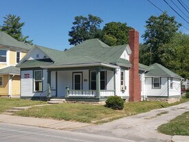 311 E 10th St in Bloomington, IN - Building Photo