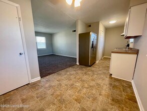 6107 Blevins Gap Rd in Louisville, KY - Foto de edificio - Building Photo