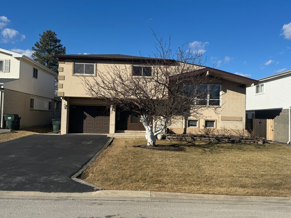 9905 N Huber Ln in Niles, IL - Foto de edificio