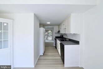 5952 Westchester Park Dr in College Park, MD - Building Photo - Building Photo