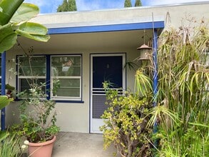 1042 Pearl St, Unit B in Santa Monica, CA - Foto de edificio - Building Photo