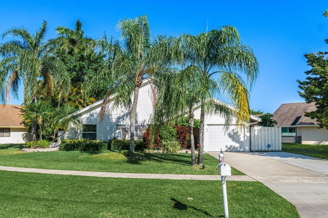 22525 Swordfish Dr in Boca Raton, FL - Building Photo
