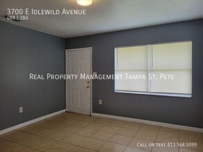 3700 E Idlewild Ave in Tampa, FL - Foto de edificio - Building Photo