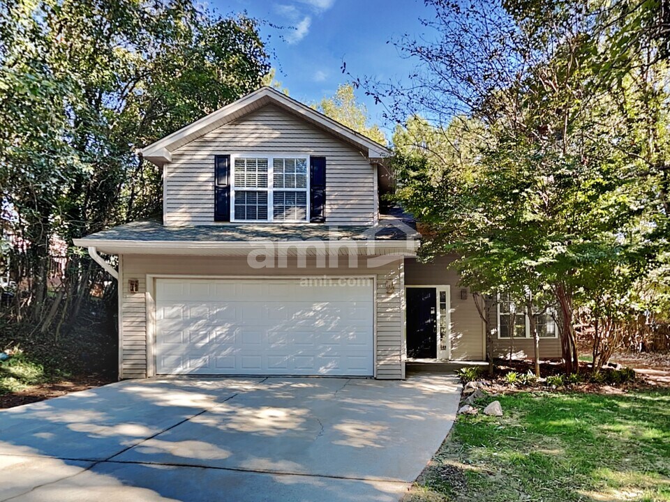 1815 Bernice Dr in Cumming, GA - Foto de edificio