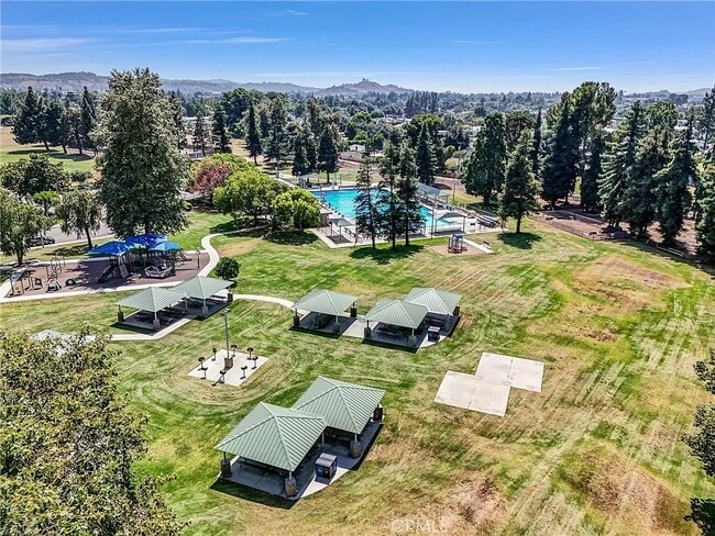 property at 3037 Knollwood Ave