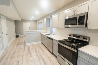 1207 E Armour Blvd-Unit -203 in Kansas City, MO - Building Photo - Building Photo