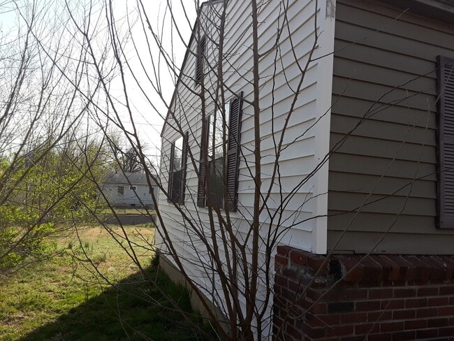 property at 636 E 49th Pl N