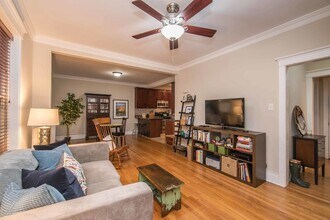 2100 W Montrose Ave in Chicago, IL - Building Photo - Building Photo