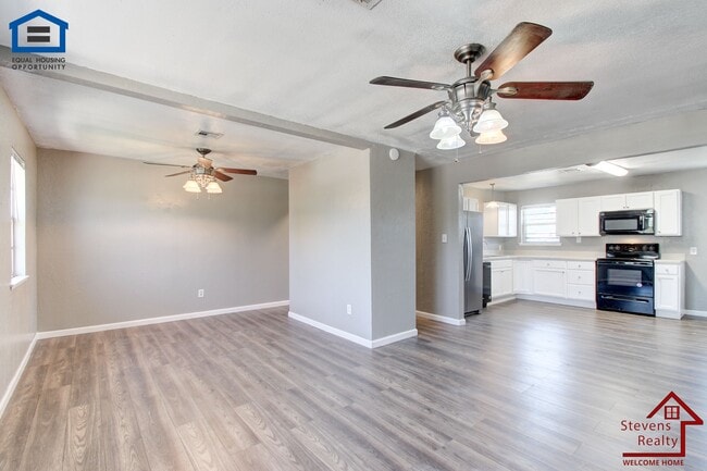 1270 NW 57th St in Lawton, OK - Foto de edificio - Building Photo