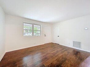 5243 Poppy Dr in Jacksonville, FL - Building Photo - Building Photo