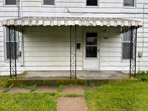 709 E 2nd St, Unit 1 in Defiance, OH - Foto de edificio - Building Photo