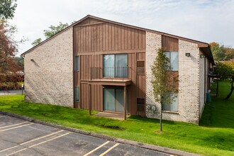 Pine Ridge Apartments - Southfield, MI in Southfield, MI - Foto de edificio - Building Photo