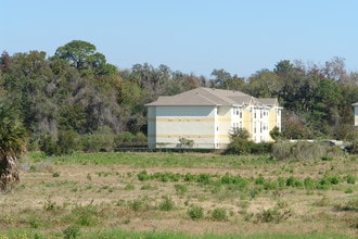 Charleston Place Apartments in Daytona Beach, FL - Building Photo - Building Photo