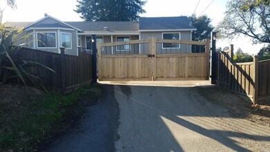1020 Stony Glen Ln in Cotati, CA - Building Photo - Building Photo