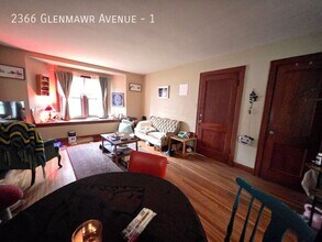 2366 Glenmawr Ave in Columbus, OH - Foto de edificio - Building Photo