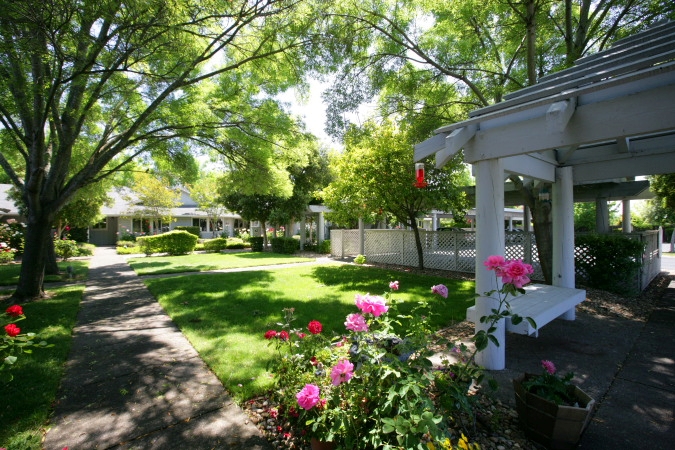 Lomita Apartments in Sonoma, CA - Building Photo