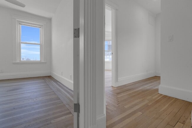 930 Commonwealth Ave, Unit 40 in Boston, MA - Building Photo - Building Photo