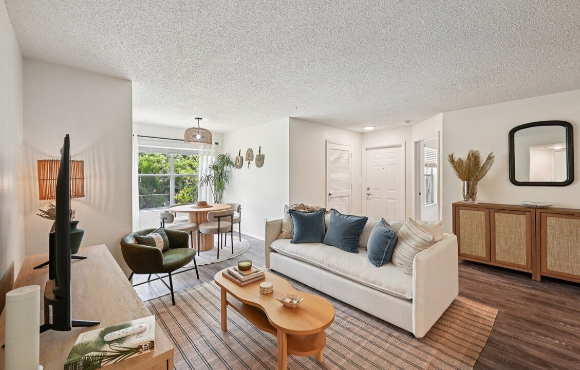 The Lucille Apartments in Stuart, FL - Foto de edificio