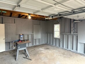 80 Prospect St, Unit Garage Bays for Rent in Middletown, CT - Foto de edificio - Building Photo