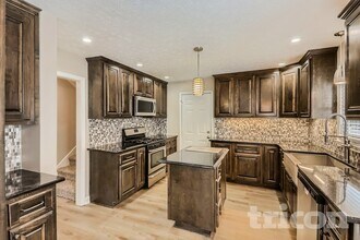 530 N Oakland Cir in Mcdonough, GA - Foto de edificio - Building Photo