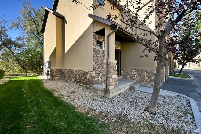 336 S 810 W, Unit 106 in Pleasant Grove, UT - Building Photo - Building Photo