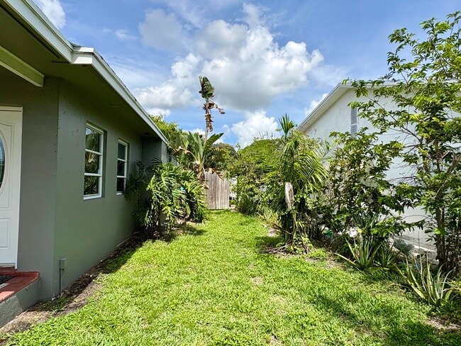 3615 SE 1st St in Boynton Beach, FL - Building Photo - Building Photo