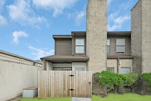 6633 W Airport Blvd in Houston, TX - Building Photo