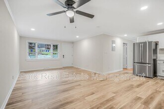 221 Howell St in Chapel Hill, NC - Building Photo - Building Photo