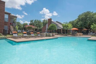 The Vines in Lewisville, TX - Building Photo