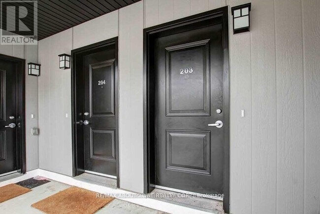 1202 Main St E in Milton, ON - Building Photo - Building Photo