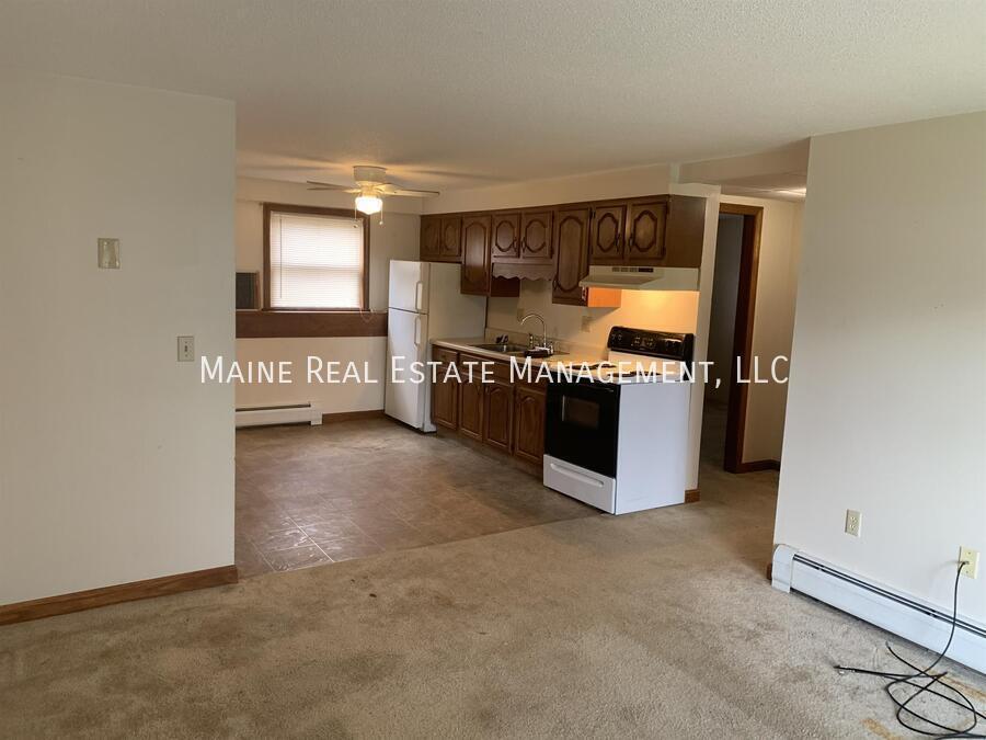 385 Pine St in Bangor, ME - Building Photo
