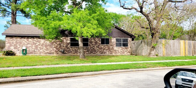 5215 Rivertree Ln in Spring, TX - Building Photo - Building Photo